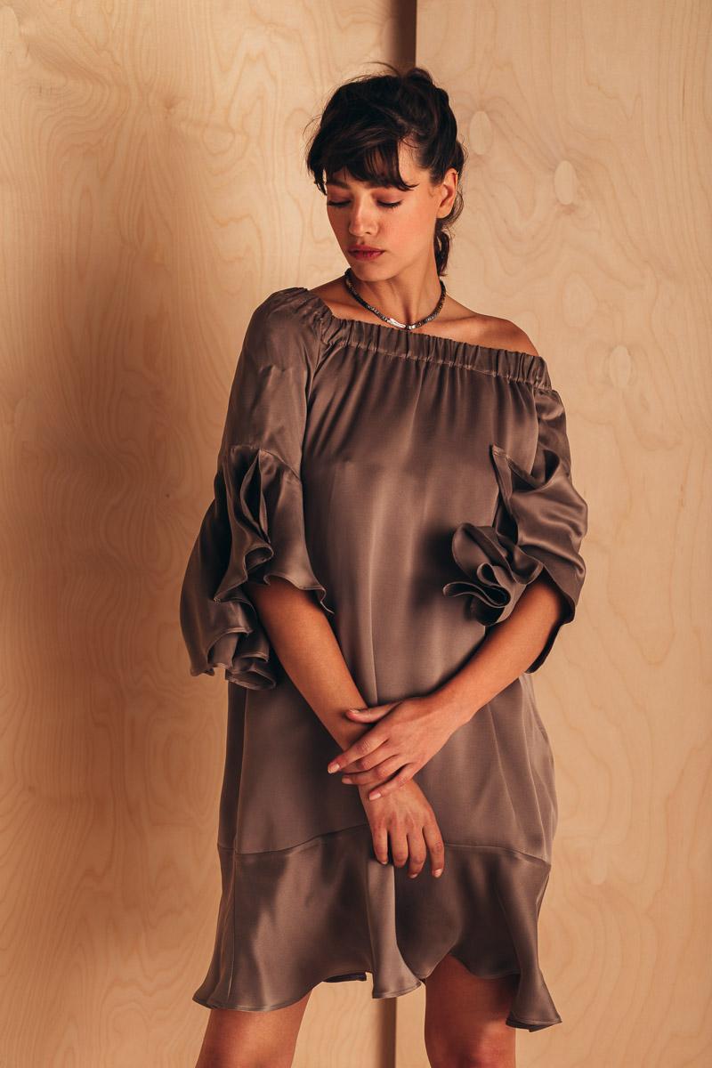 Selected image for MIONE Ženska svilena kratka lepršava haljina smeđa