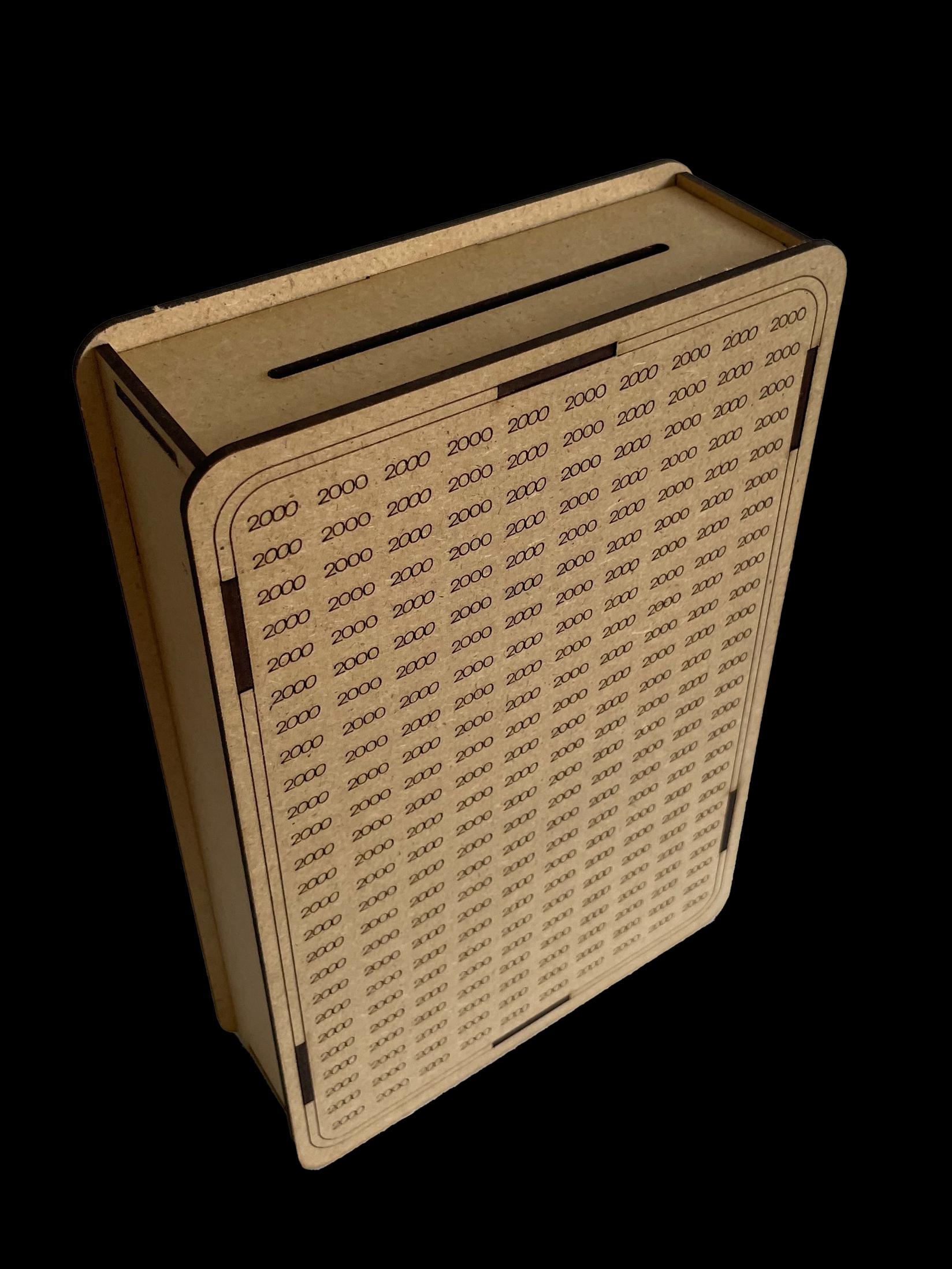 Slike EPIC PRODUCTION Poklon kasica prasica interaktivni izazov 2000 RSD x 250 (500K RSD) smeđa