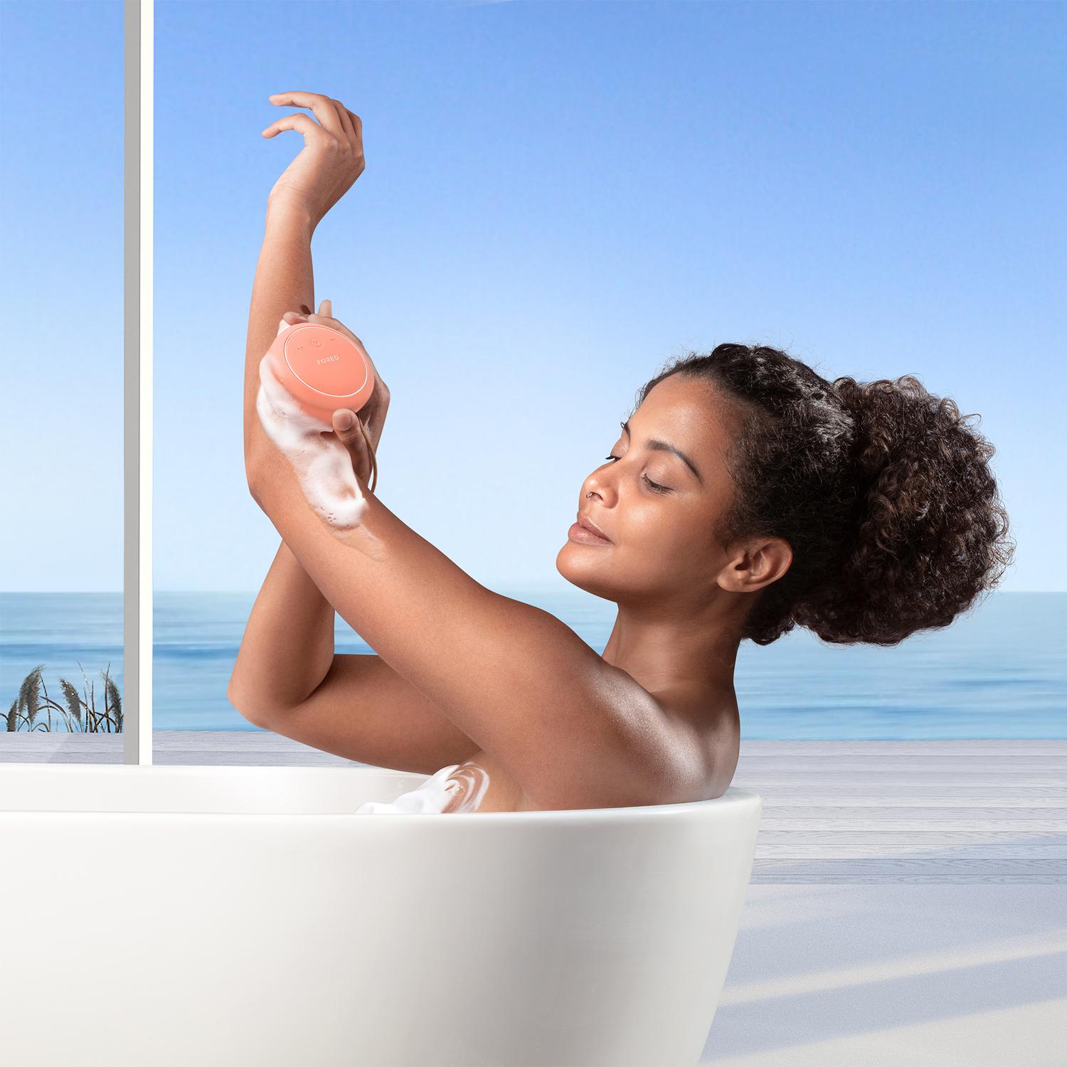 Selected image for FOREO LUNA 4 Body Peach Perfect Pametni sonični uređaj i masažer za čišćenje tela