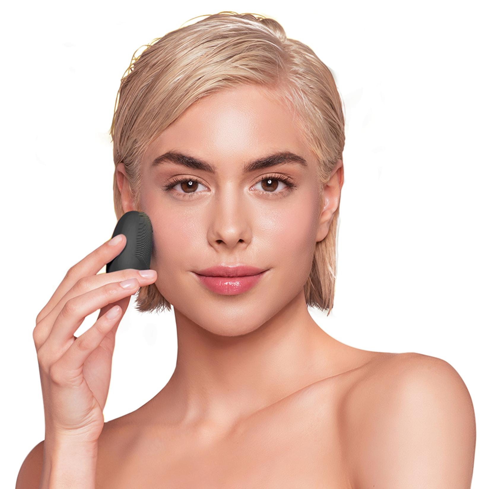 Selected image for FOREO LUNA Play Plus Midnight sonični uređaj za čišćenje lica za sve tipove kože