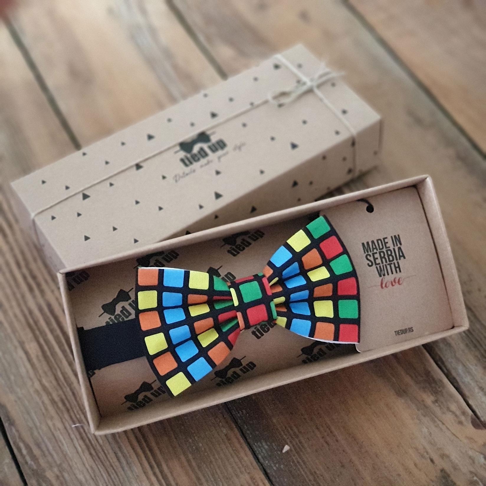 TIED UP Leptir mašna Rubikova kocka