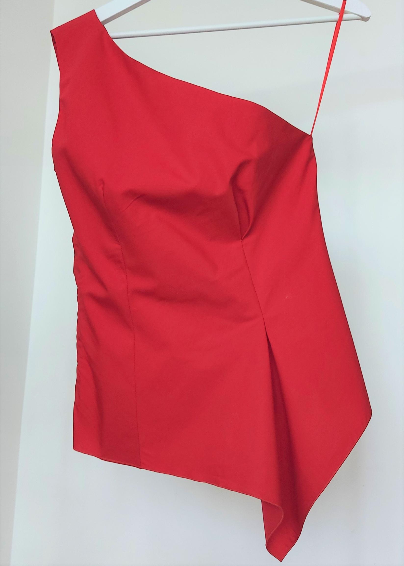 Selected image for PAMUKLIK Ženska asimetrična bluza na jedno rame sa otvorenom faltom STELLA crvena