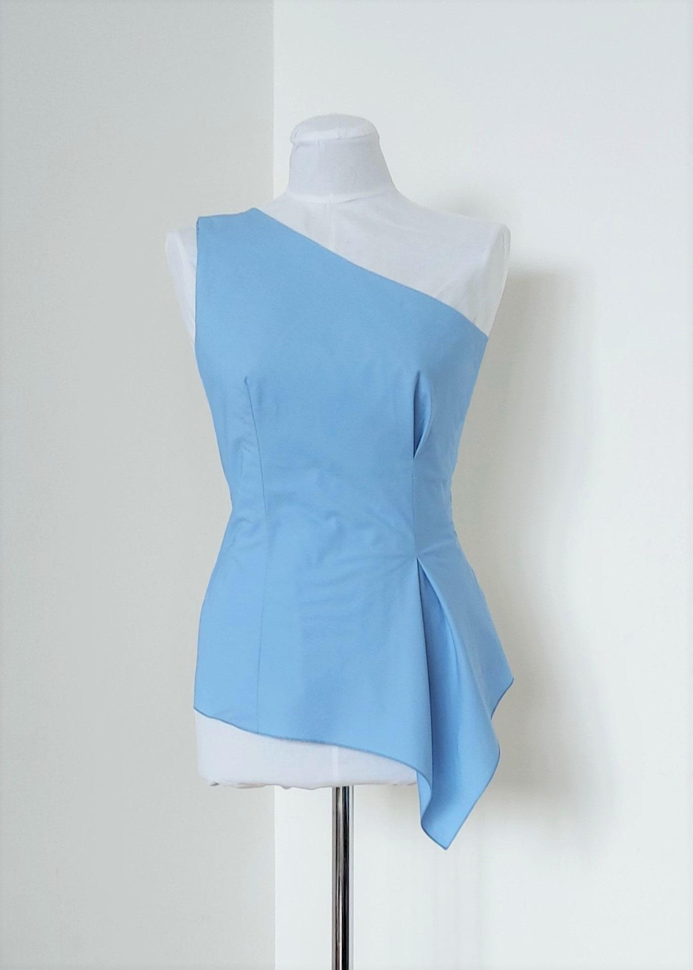 Selected image for PAMUKLIK Ženska asimetrična bluza na jedno rame sa otvorenom faltom STELLA svetloplava