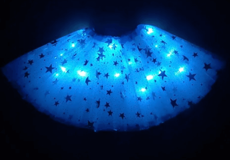 Selected image for SEEMLY TOYS Svetleća suknjica sa zvezdama plava