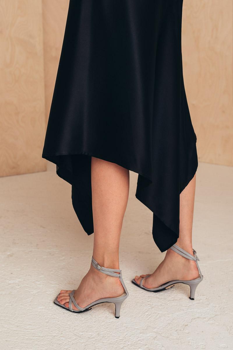 Selected image for MIONE Ženska svilena asimetrična suknja crna
