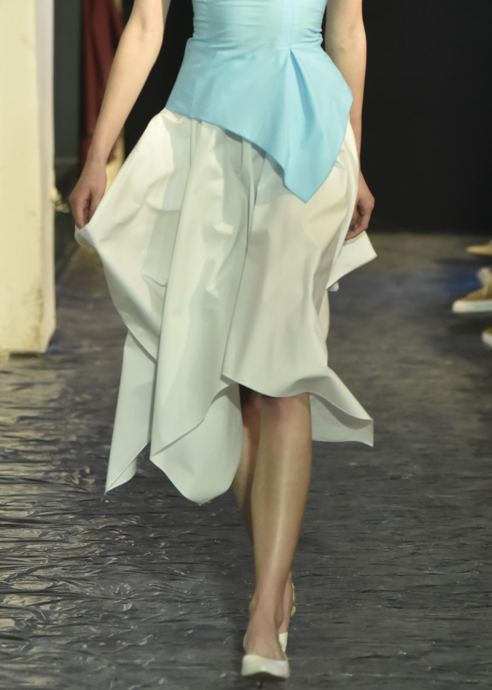Selected image for PAMUKLIK Ženska asimetrična lepršava suknja sa špicevima ALLEGRIA boja peska