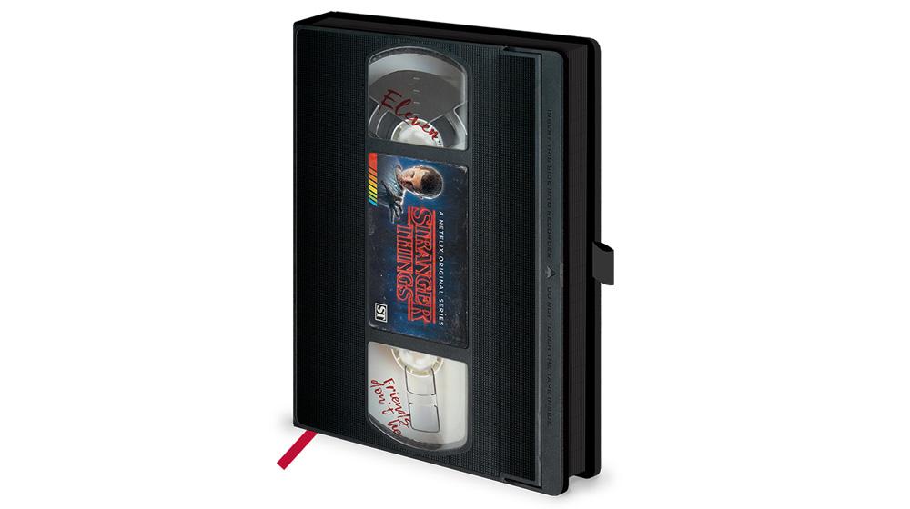 Selected image for PYRAMID INTERNATIONAL Sveska Stranger Things Premium A5 VHS (S1)