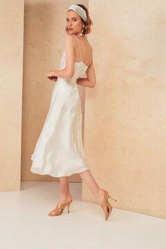 3 thumbnail image for MIONE Ženska midi svilena suknja opuštenog kroja bela