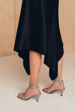 2 thumbnail image for MIONE Ženska svilena asimetrična suknja crna
