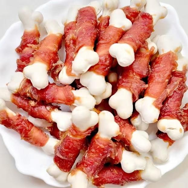 KOZMO Žvakalica za pse Kost od kalcijuma obmotana pačetinom, 500g